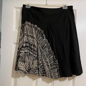 DKNYC black and cream skirt, size 10.